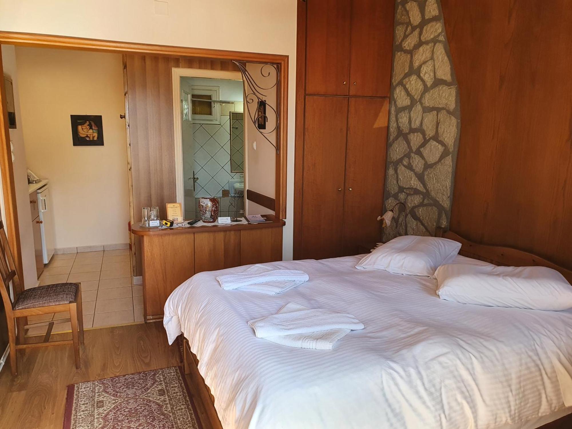 Semeli Guesthouse Karpeníszi Kültér fotó