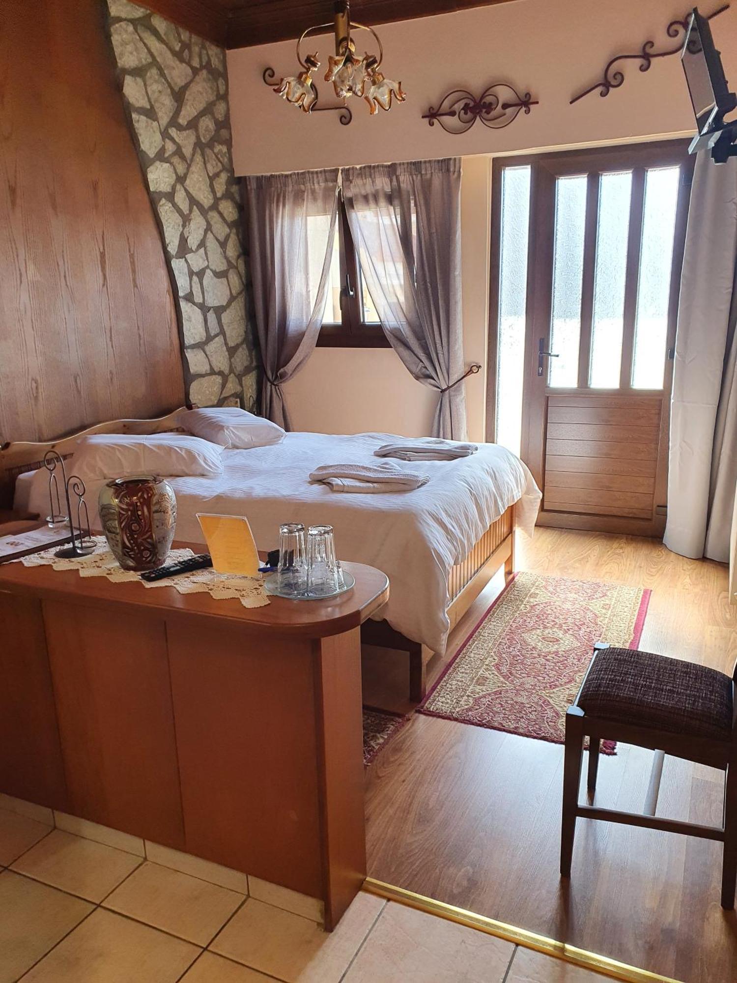 Semeli Guesthouse Karpeníszi Kültér fotó