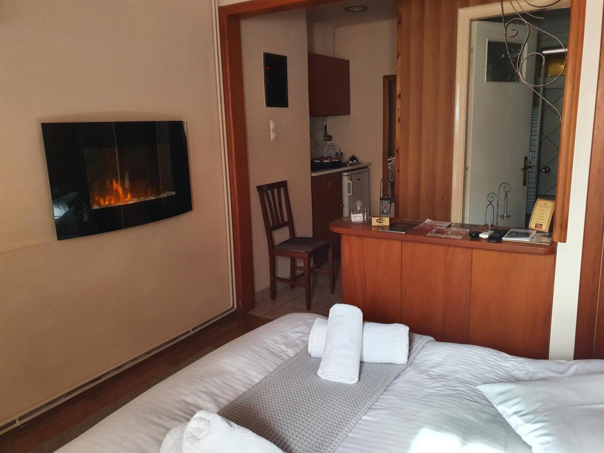 Semeli Guesthouse Karpeníszi Kültér fotó
